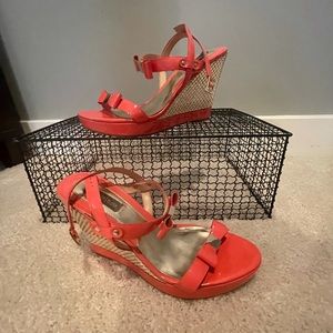 Gorgeous EUC White House Black Market wedges size 8.5